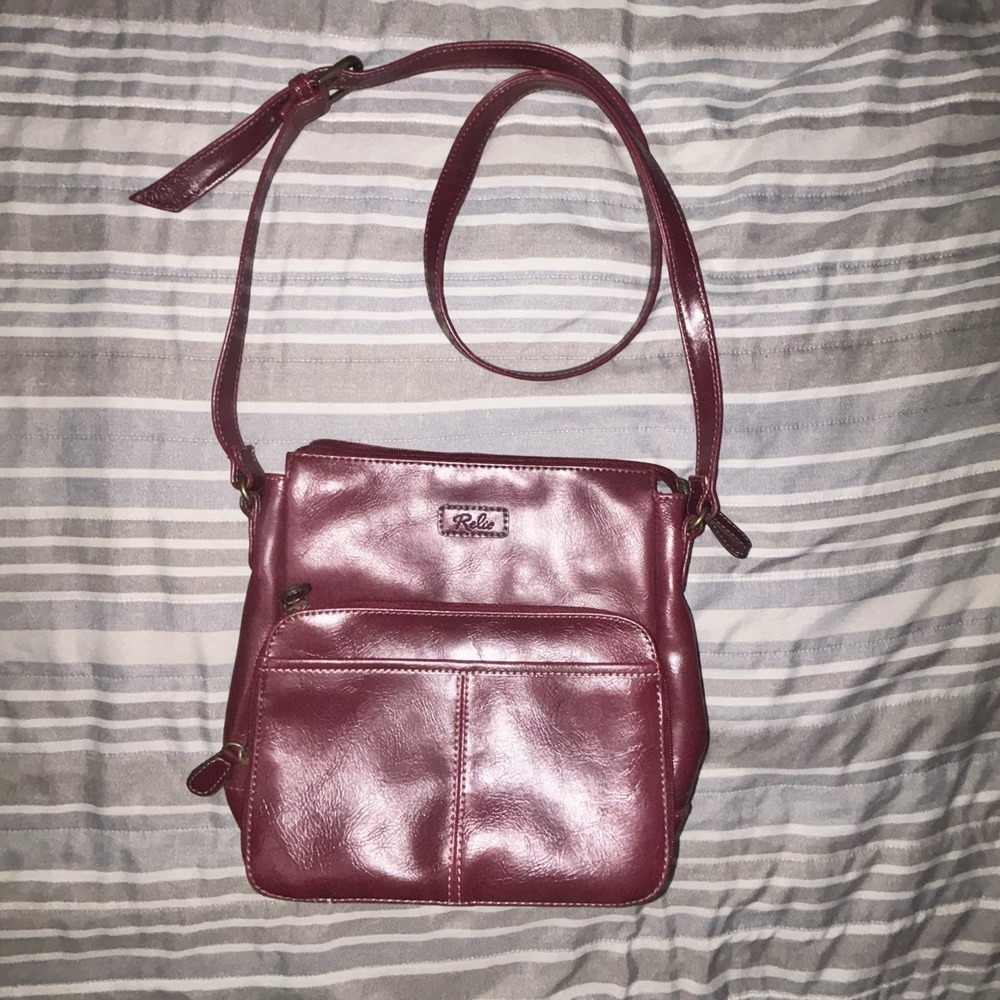 Relic Burgundy Crossbody Bag Zip Adjustable Strap Inner Pockets Gold Hardware